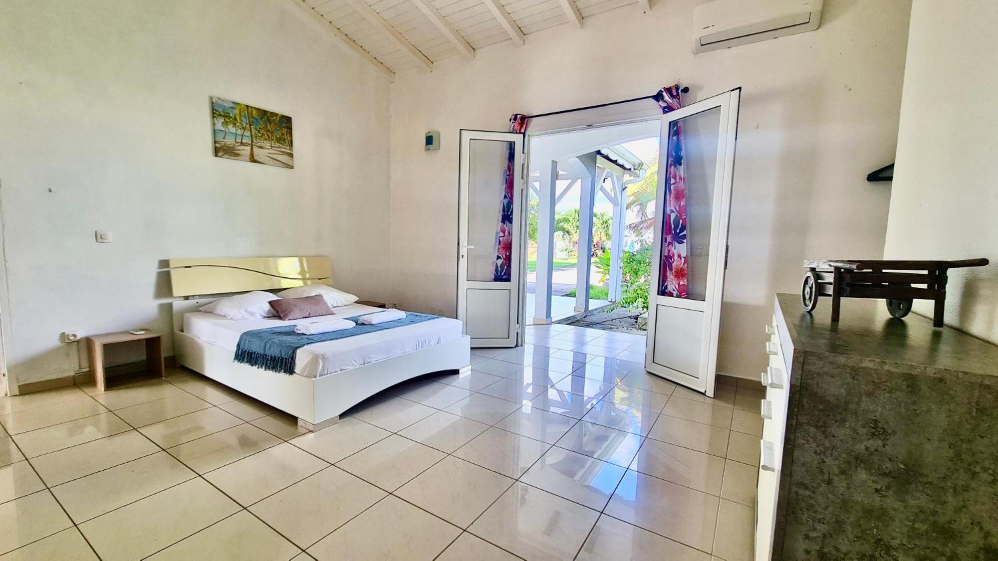 Tres Grande Proche De La Villa *